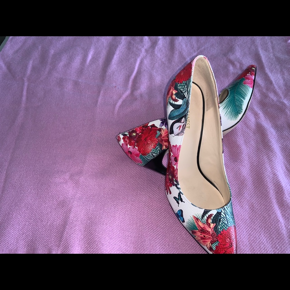 Heels - Picture 2 of 4